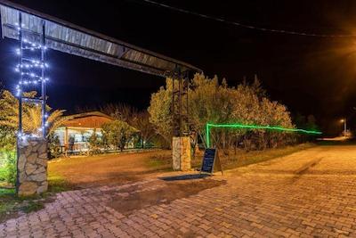 لیکیا یانارتاس بانگالوز