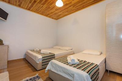 لیکیا یانارتاس بانگالوز