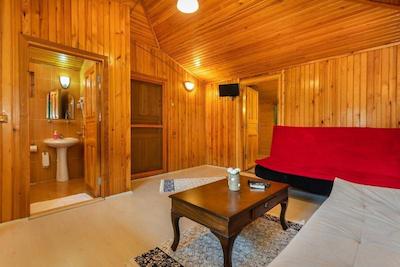 لیکیا یانارتاس بانگالوز