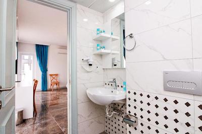 یازار لارا هتل