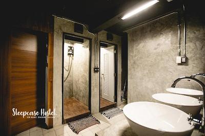 اسلیپ کیس هاستل