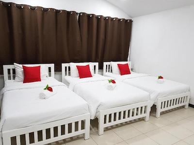 ان کی گست هاوس