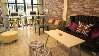 تایگر لیلی هاستل