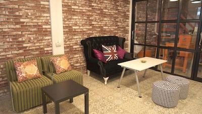 تایگر لیلی هاستل