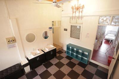 تایگر لیلی هاستل