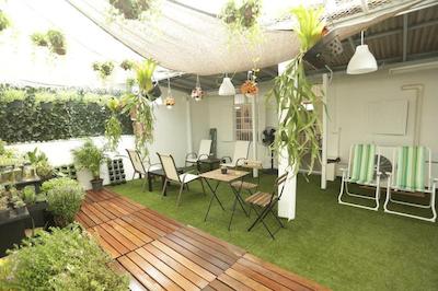 تایگر لیلی هاستل