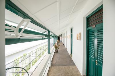 اویو ۸۹۴۶۶ ایسترن هتل