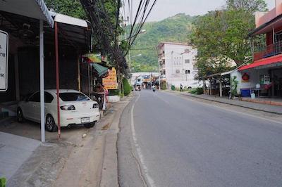 د لاکی کاتا هاستل