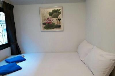 د لاکی کاتا هاستل