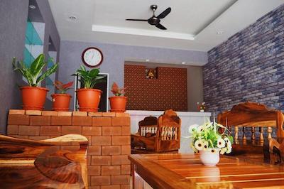 د لاکی کاتا هاستل