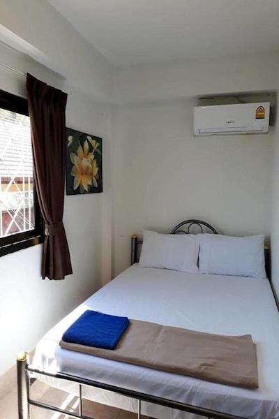 د لاکی کاتا هاستل