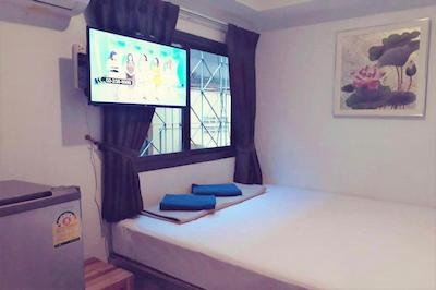 د لاکی کاتا هاستل