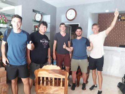 د لاکی کاتا هاستل