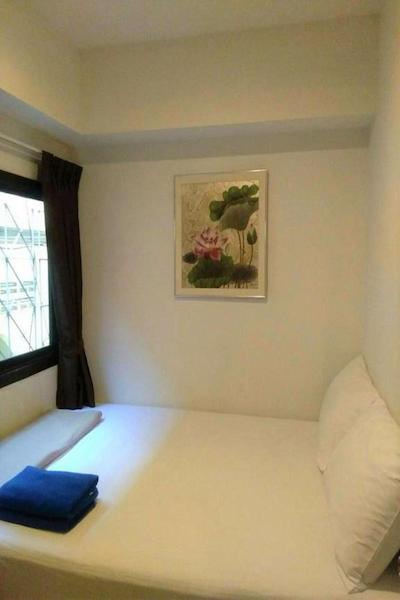 د لاکی کاتا هاستل