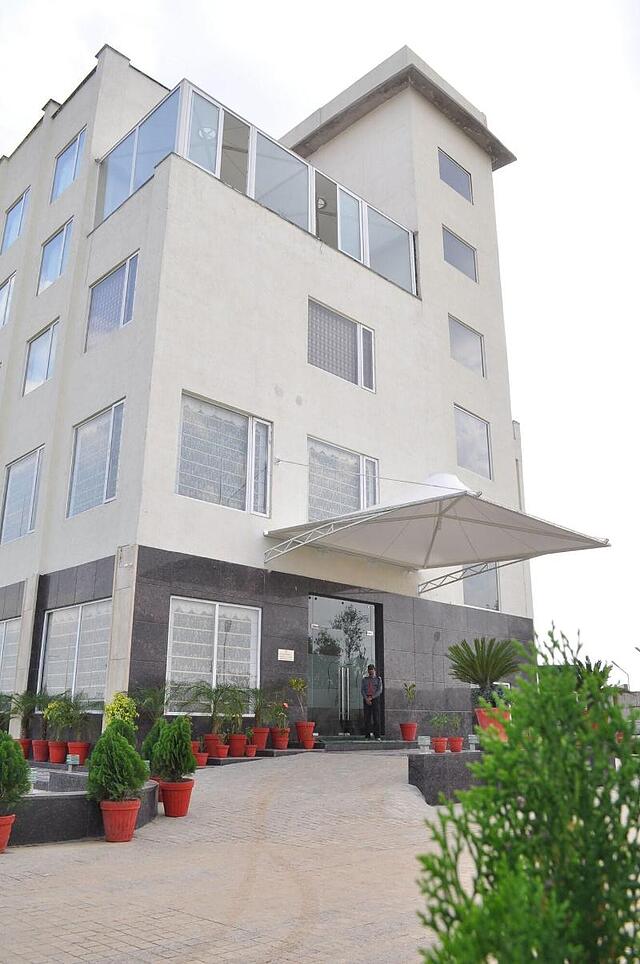 هتل د رویال بهارتی