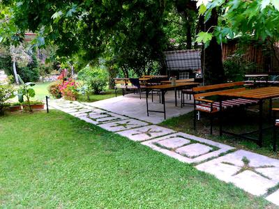 آریا هالیدی هاوسز