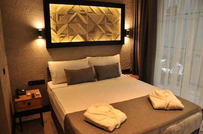 میلو لارا بوتیک هتل