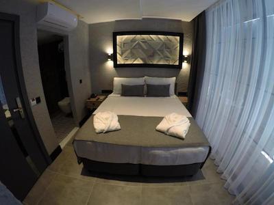 میلو لارا بوتیک هتل