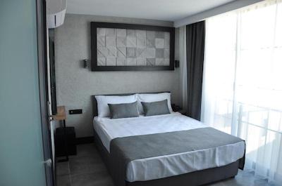 میلو لارا بوتیک هتل