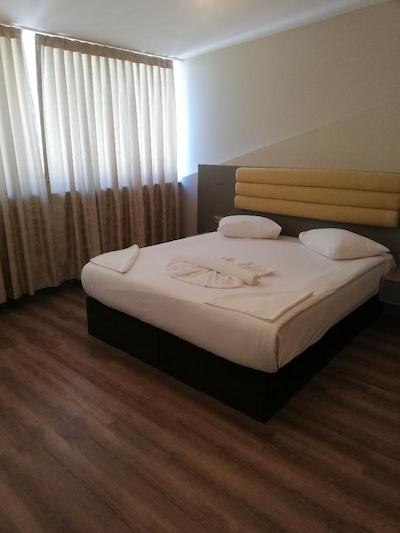 کازا د سیرنا آپات هتل