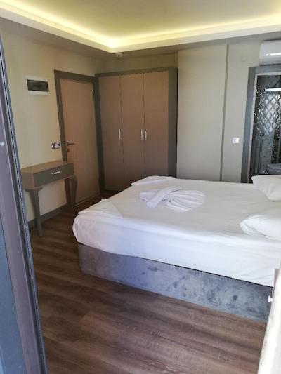 کازا د سیرنا آپات هتل