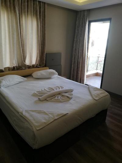 کازا د سیرنا آپات هتل