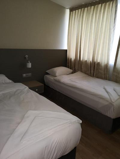 کازا د سیرنا آپات هتل