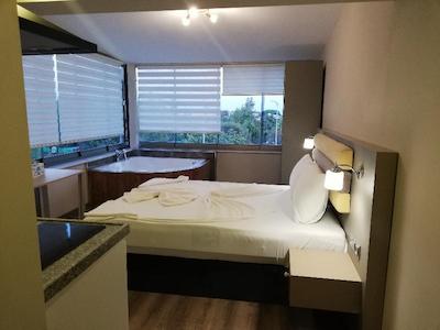 کازا د سیرنا آپات هتل