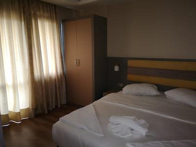 کازا د سیرنا آپات هتل