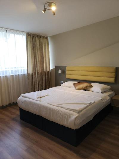 کازا د سیرنا آپات هتل