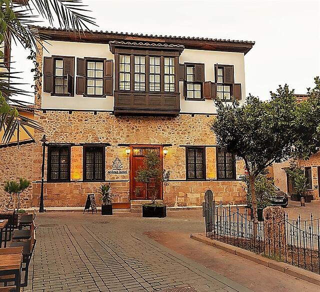 سدروس هتل