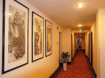 گرین تری این هانگژودونگ ریل وی استیشن اکسپرس