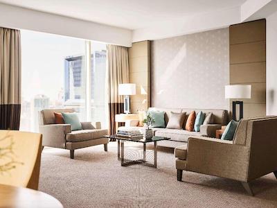 پولمن دوحه وست بی