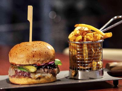 پولمن دوحه وست بی