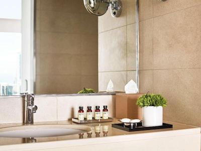 پولمن دوحه وست بی