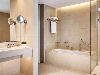 پولمن دوحه وست بی