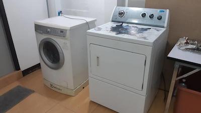 وی آر هاستل کائوسان