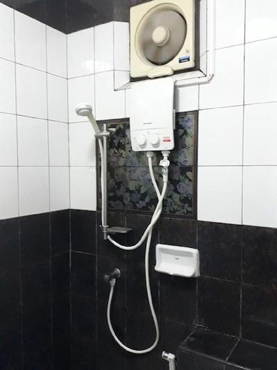 وی آر هاستل کائوسان