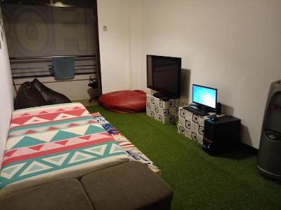 وی آر هاستل کائوسان