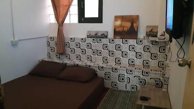 وی آر هاستل کائوسان