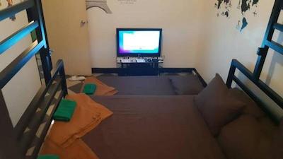 وی آر هاستل کائوسان