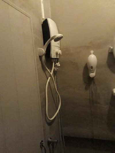 وی آر هاستل کائوسان