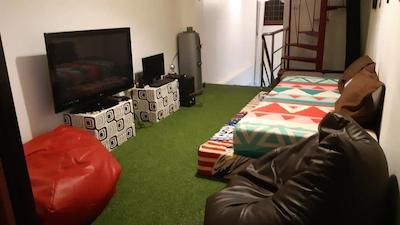 وی آر هاستل کائوسان