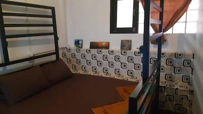 وی آر هاستل کائوسان