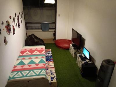 وی آر هاستل کائوسان