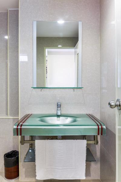 وی رسوتل هتل