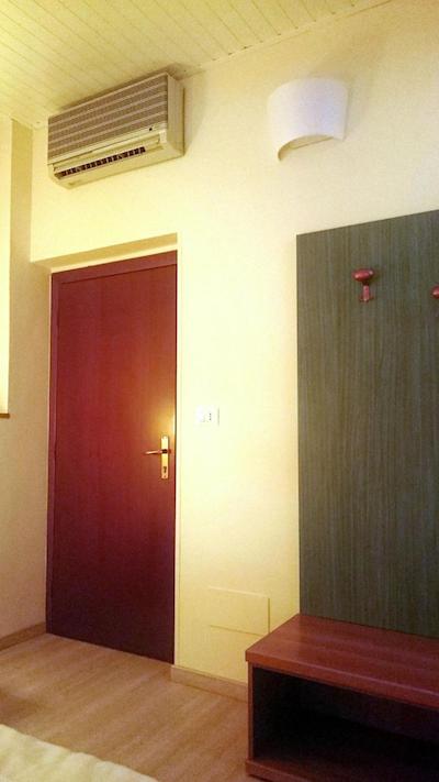 هتل ویلا آزورا