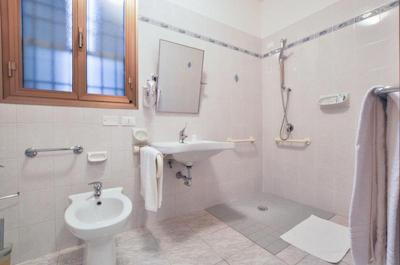 هتل ویلا آزورا