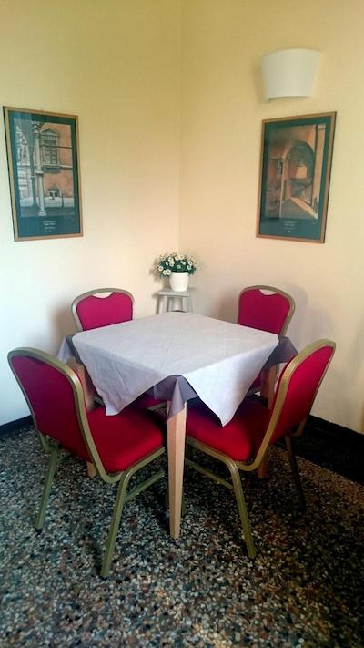 هتل ویلا آزورا