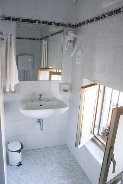 هتل ویلا آزورا